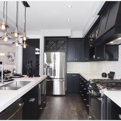 Black and white kitchen by Tiffany MacKinnon Luxury Black Kitchen, Black Kitchen Design, Cabinets Painted, Modern Ideas, Black Kitchen Cabinets, Modern Kitchen Cabinets, White Countertops, Kitchen Cabinet Colors, Space Ideas