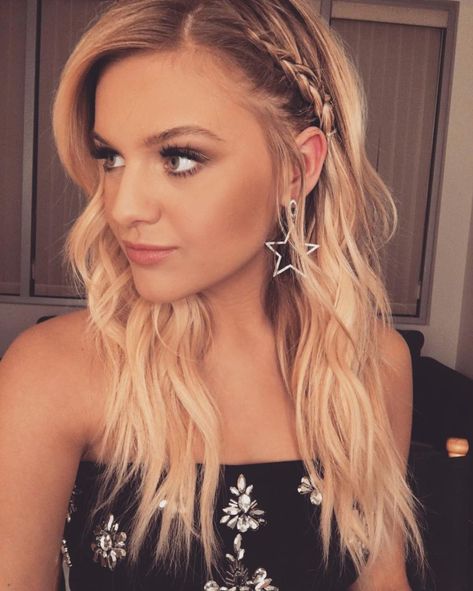 Hairstyles For Country Concert, Cowgirl Hair Styles, Country Girl Hairstyles, Country Concert Hairstyles, Western Hair Styles, Rodeo Hair, Cowgirls Hairstyles, Western Hairstyles, Country Hairstyles