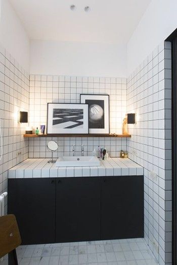 White Square Tiles, Mold In Bathroom, Bad Inspiration, Black And White Tiles, Room Tiles, 아파트 인테리어, Trendy Bathroom, Bath Room, White Tiles