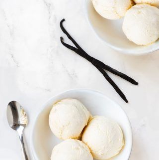 vegan vanilla ice cream - coconut milk, cashews, vanilla bean Vegan Vanilla Ice Cream, Dairy Free Vanilla Ice Cream, Ice Cream Videos, Paleo Nutrition, Cuisinart Ice Cream Maker, Coconut Milk Ice Cream, Jamie Eason, Making Homemade Ice Cream, Vegan Recipes Videos