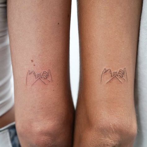 8 Tattoo Ideas For Sisters – Self Tattoo Promise Tattoo Ideas, Pinky Tattoo, Pinky Promise Tattoo, Matching Bff Tattoos, Maching Tattoos, Promise Tattoo, Twin Tattoos, Cute Matching Tattoos, Matching Friend Tattoos