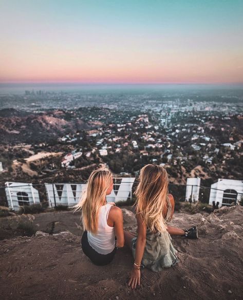 Above the Hollywood sign Places In Los Angeles, Malibu Los Angeles, Surreal Places, California Pictures, Trip Snacks, Trip Packing, Los Angeles Travel, Hollywood Sign, Visit California