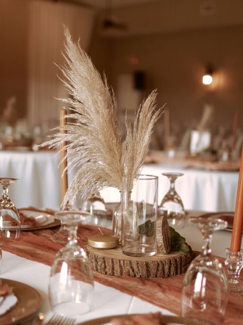 Table Decorations With Pampas, Pampas’s Grass Wedding, Pampas’s Grass Centerpieces, Minimalist Boho Wedding Decor, Pampas Grass Wedding Table Decor, Pampas Table Decor, Pampas Centerpieces Wedding, Boho Food Table, Feather Wedding Centerpieces