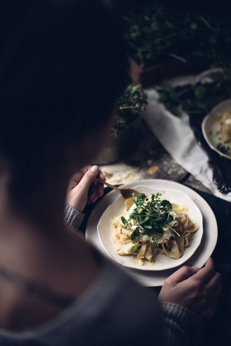 Papperadelle Pasta with Wild Garlic and Cheese - ChristiannKoepke.com #pasta #sidedish #deliciousrecipes #food #christiannkoepke Zucchini Dinner, Noodles Dinner, Food Photography Composition, Recipes Zucchini, Moody Food Photography, Dark Food Photography, Food Photoshoot, Simple Nutrition, Restaurant Photography