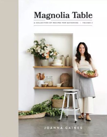 Home blogger and interior decorator Liz Fourez shares her favorite books for styling your home Silos Baking Co, Chip Gaines, Magnolia Journal, Silk Pie, Chip And Jo, Bruschetta Chicken, Magnolia Table, Best Cookbooks, New Cookbooks