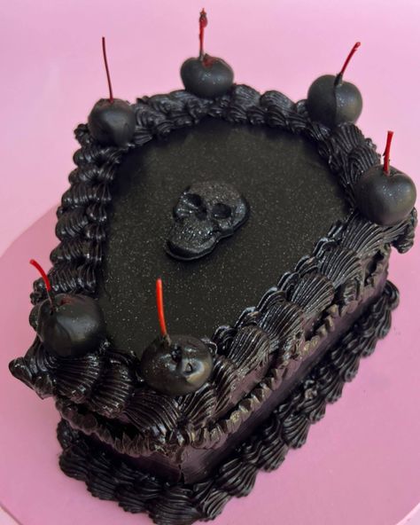 Goth Food, Coffin Cake, Gothic Cakes, Vampire Birthday, Mountain Birthday, Witchy Birthday, Goth Cakes, Goth Birthday, Gothic Wedding Cake