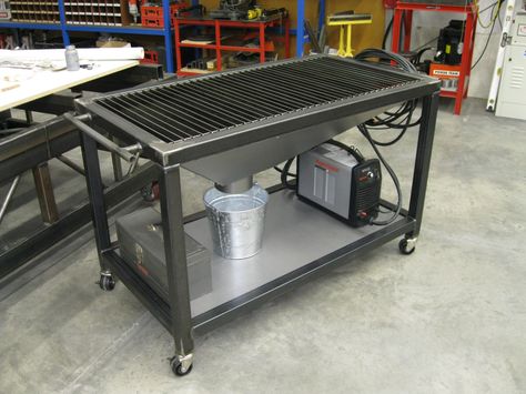 Show me your welding table and tell me why you like/dislike it. Welding Bench, Welding Tables, Drukarka 3d, Plasma Table, Welding Shop, Welding Cart, Metal Fab, Welding And Fabrication, Diy Welding