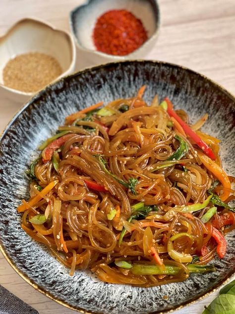 Food Korean Noodles, Bibibop Noodles Recipe, Glass Noodle Recipes Vegetarian, Vegetarian Glass Noodle Recipes, Glass Noodle Stirfry, Japchae Recipe Vegetarian, Glass Noodles Vegetarian, Korean Rice Noodles, Copycat Bibibop