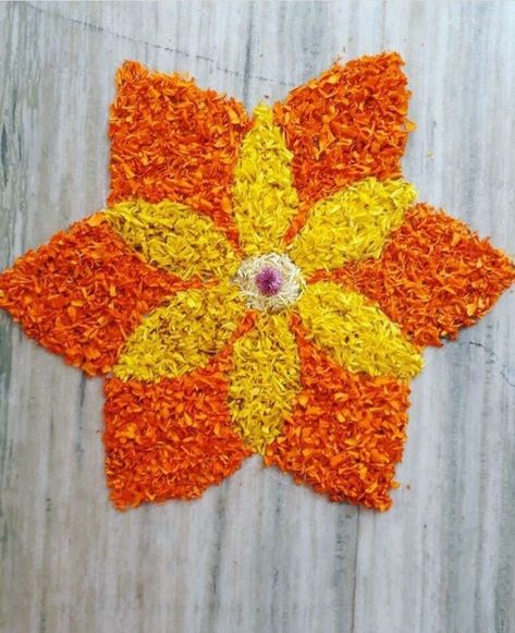 Onapookkalam Design, Flower Small Rangoli, Simple Pookalam Designs At Home, Simple Flower Rangoli Designs Easy, Onam Decoration Ideas, Simple Pookalam Designs, Rangoli Of Flowers, Onam Decoration, Simple Pookalam