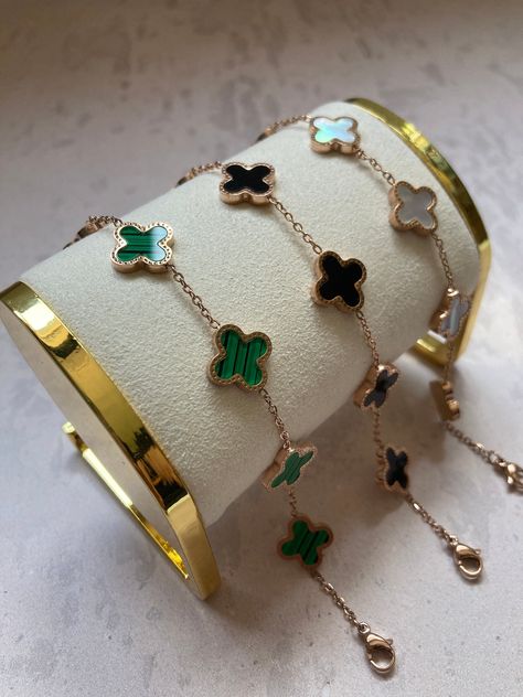 High Quality Clover Bracelet whiteflower Braceletclover - Etsy Unique Christmas Decorating Ideas, Crafts Christmas Diy, Creative Christmas Crafts, Christmas Wedding Decorations, Van Cleef And Arpels Jewelry, Pretty Jewelry Necklaces, Ear Chain, Clover Bracelet, Jewelry Aesthetic