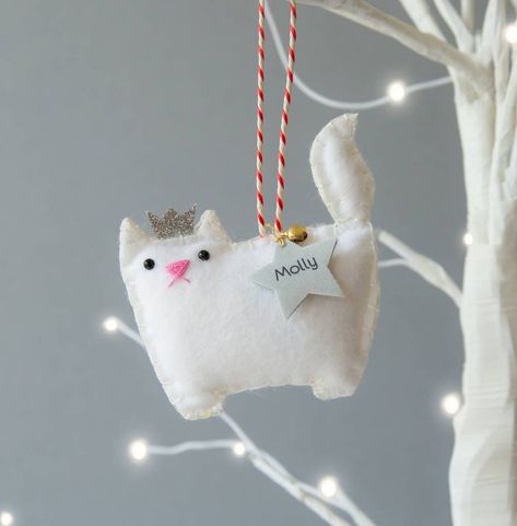 Diy Felt Christmas Ornaments, Felt Crafts Christmas, Cat Christmas Ornaments, Personalised Christmas Decorations, Felt Christmas Decorations, Navidad Diy, Felt Decorations, Felt Christmas Ornaments, Cat Ornament