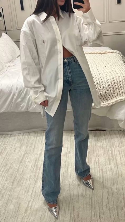 White Button Down Outfit, Button Down Outfit, White Shirt Outfits, Look Jean, Heels Outfits, All Jeans, Looks Party, Pointed Heels, Dinner Outfits