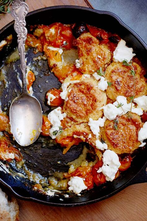 to try: Tomato and Goat Cheese Cobbler Tomato Cobbler, Tomato And Goat Cheese, Tomato Tomato, Savoury Pies, Tomato Dishes, Savory Pies, Veggie Meals, Buttery Biscuits, Cobbler Recipe