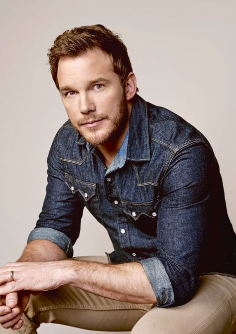 Chris Pratt Male Headshots, Male Portrait Poses, Studio Headshots, Headshot Poses, Male Models Poses, Corporate Portrait, Actor Headshots, Business Headshots, Business Portrait