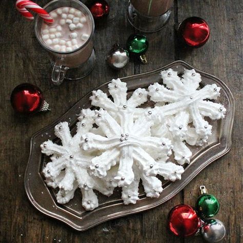 Meringue Recipes, Meringue Cookie Recipe, Meringue Recipe, Meringue Cookies, Xmas Cookies, Xmas Food, Christmas Cooking, Holiday Cakes, Savoury Cake