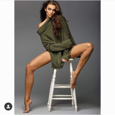 Stool For Photoshoot, Poses On A Stool Photo Ideas, Model Stool Poses, Studio Stool Poses, Barstool Poses Photography, Posing With A Stool, Wooden Stool Photoshoot, Bar Stool Photoshoot Ideas, Stool Poses Women