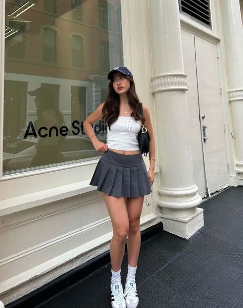 Style inspo Low Rise Mini Skirt Outfit, Bangkok Fashion, Classic Style Outfits, Everyday Fashion Outfits, Miniskirt Outfits, Easy Trendy Outfits, Stylish Dresses For Girls, Outfits For Teens, Stylish Dresses