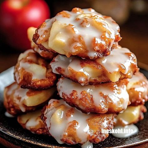 Baked Apple Fritters, Hawaiian Banana Bread, Banana Muffins Easy, Sweet Glaze, Warm Desserts, Classic Apple Pie, Comfort Desserts, Caramel Crunch, Baked Garlic