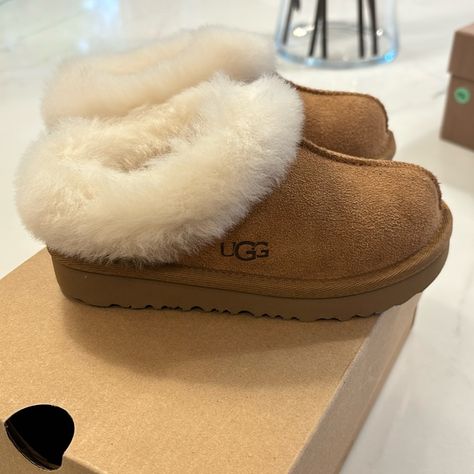 Brand New Chestnut M Moraene Kids Uggs With Box Size 10 Usa Uggs Cute, Ugg Boots Aesthetic, Uggs For Kids, Uggs Slides, Uggs Aesthetic, Shoes Uggs, Uggs Slippers, Cute Uggs, Uggs With Bows