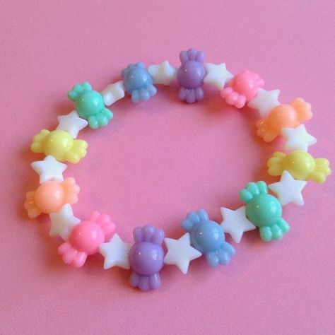 Kawaii Bracelet, Pulseras Kandi, Pastel Jewelry, Diy Kandi, Kandi Kid, Candy Collection, Plastic Bangles, Rainbow Candy, Kandi Patterns