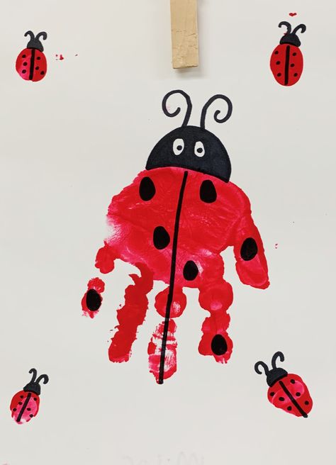 Fun Summer Crafts, Insect Crafts, Baby Art Projects, Ladybug Crafts, Toddler Art Projects, Bug Crafts, Toddler Arts And Crafts, A Ladybug, Spring Crafts For Kids