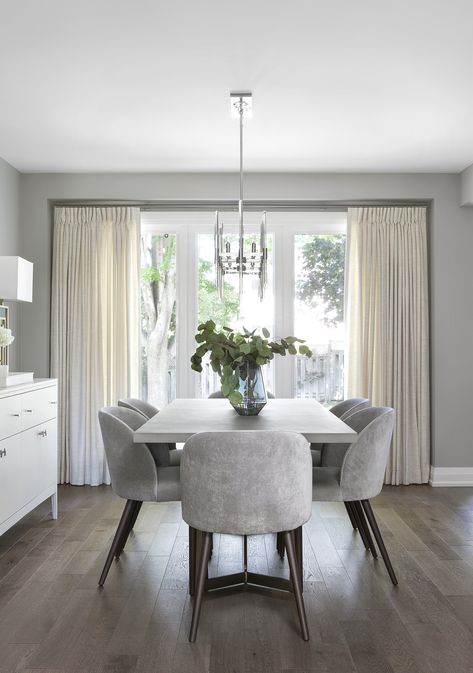 Dining Room With One Window, White Dining Table Grey Chairs, Relaxing Dining Room Ideas, Light Grey Dining Chairs, Gray Dining Chairs With Wood Table, Grey Dinner Room, Dreamy Dining Room, Grey Floor Dining Room, White And Grey Dining Room