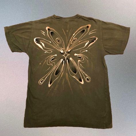 Bleached Butterfly Shirt, Wings On Back Of Shirt, Green Bleached Shirt, Butterfly Bleach Shirt, Bleach Painting Clothes Goth, Bleach Shirt Design Grunge, Hand Painted Clothing T Shirts, Hand Painted Bleach Shirt, T Shirt Decorating Ideas