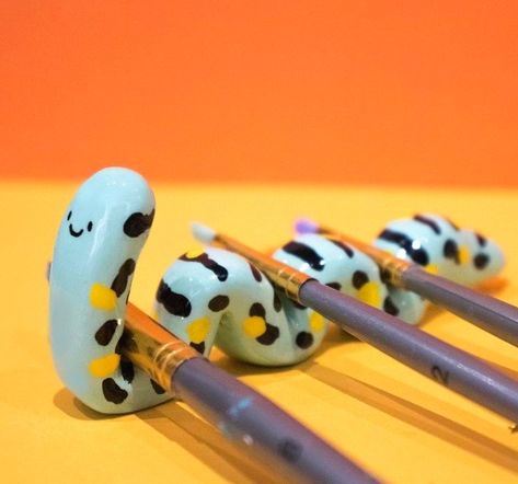 Cute Paint Brush Holder, Clay Worm For Brushes, Worm Paintbrush Holder, Clay Worm Paint Brush Holder, Pottery Brush Holder, Clay Paint Holder, Pottery Paint Brush Holder, Polymer Clay Paint Brush Holder, Air Dry Clay Paintbrush Holder