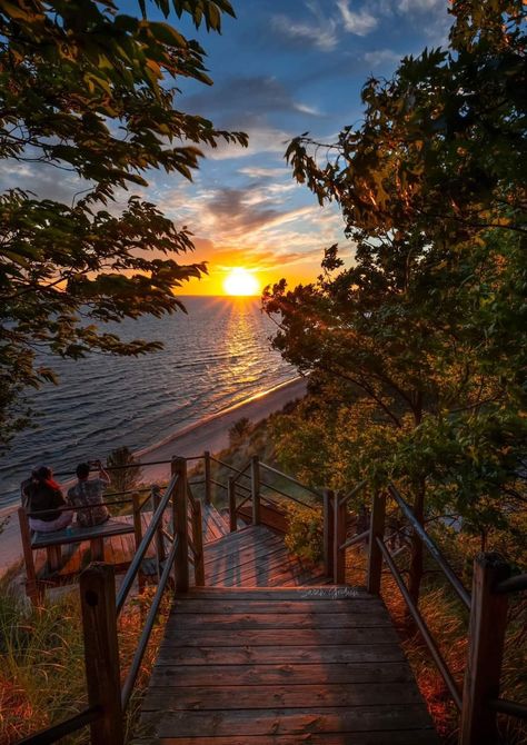 🌅 Sunset over Lake Michigan at Kruse Park in Muskegon. #puremichigan
📷Pic courtesy of SG Captures Lake Michigan Sunset, Great Lakes Aesthetic, Lake Michigan Aesthetic, Michigan Aesthetic, Grand Haven Michigan, Michigan Nature, Sunset Over Lake, Calming Images, Michigan Lake