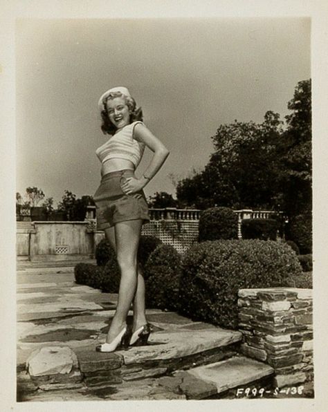 Never-Seen-Before-Marilyn-Monroe-Photos Young Marilyn Monroe, Norma Jean Marilyn Monroe, Estilo Marilyn Monroe, Marilyn Monroe Art, Joe Dimaggio, Marilyn Monroe Photos, Us Marines, Norma Jean, Norma Jeane