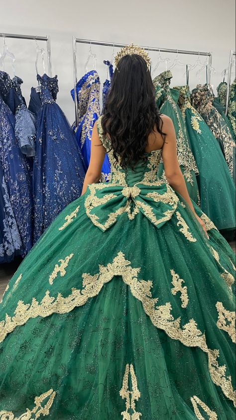 Emerald Quinceanera Dress, Dark Green Quinceanera Dresses, Teal Quinceanera Dresses, Gold Sweet 16 Dresses, Emerald Green Ball Gown, Emerald Green Quinceanera Dresses, Green Quince Dress, Quinceanera Dresses Green, Green And Gold Dress