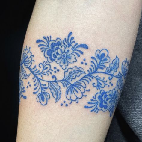 Blue Porcelain Pattern, Talavera Tattoo, Rosemaling Tattoo, Joey Tattoo, Tattoo Cuff, Swedish Tattoo, Blue China Patterns, Dutch Tattoo, Blue Ink Tattoos