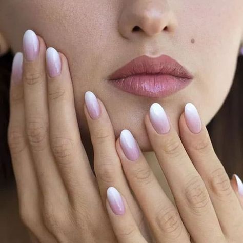 35 Beautiful Ombre Nail Design Ideas for 2022 - The Trend Spotter Ombre Nail Colors, Pink And White Nails, White Gel Nails, Ombre Nail Art Designs, Unghie Sfumate, Nail Color Trends, Pink Ombre Nails, Indigo Nails, Ombre Nail