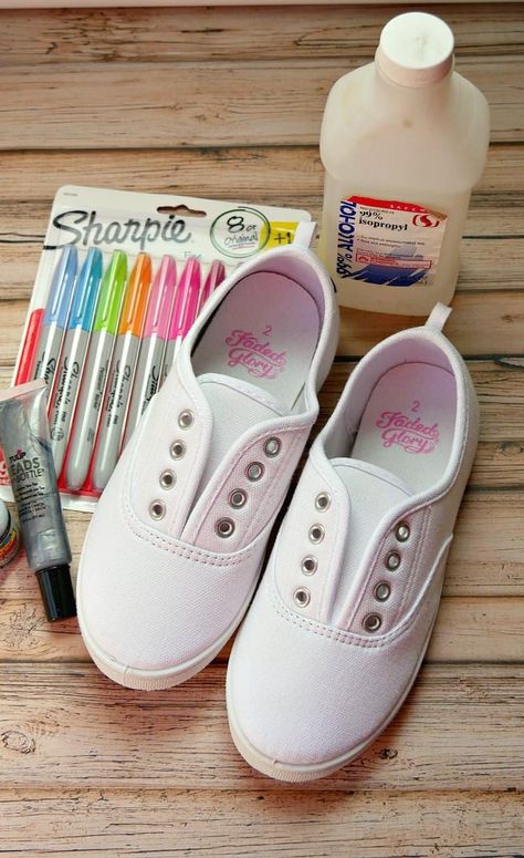 Painting Canvas Sneakers, Sharpie Shoes Diy Rubbing Alcohol, How To Seal Painted Shoes, Diy Canvas Shoes Ideas, Upcycling Shoes, Painting Sneakers, Diy Galaxy Shoes, Canvas Shoes Diy, Sharpie Shoes