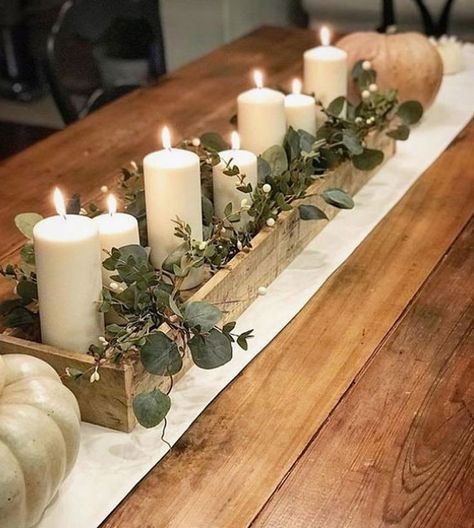 Wood Box Centerpiece, Table Centerpieces For Home, Fall Table Centerpieces, نباتات منزلية, Small Kitchens, Thanksgiving Centerpieces, Thanksgiving Table Decorations, Long Table, Deco Floral