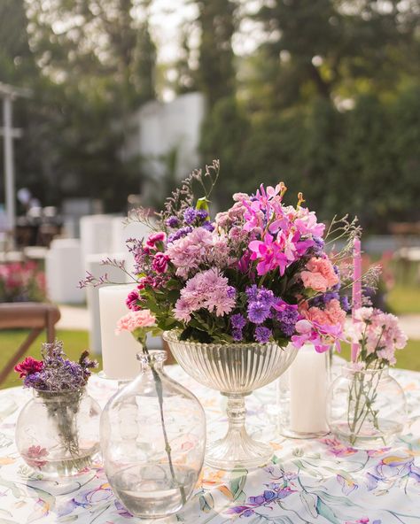 This gorgeous afternoon soirée with lavender blooms all around! The Lavender Soirée Anahita + Karan Bhopal Design, Decor and Flowers @thepetiteproject_ With @shanijshabu Wedding Planning @riwaazerishte 📸 @shwetarane.in #lavender #afternoonsoiree #lavendersoirée #floristofinstagram #floraldesign #flowerstagram #gardenparty #gardenwedding #weddingdecor #weddinginspiration #weddingdecorinspiration #weddings #aesthetics #artofinstagram Lavender And Pink Wedding Decorations, Lavender Wedding Table, Lavender Theme, Lilac Fairy, Round Wedding Tables, 17 Birthday, Round Table Decor, Pink Wedding Decorations, Purple Table