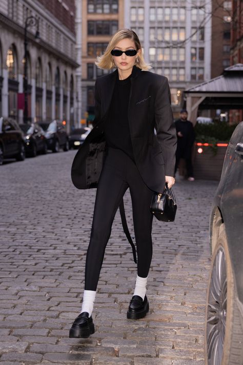 Gigi Hadid Shoes, New York Instagram, Model Off Duty Outfits, Gigi Hadid Street Style, Apartment In New York, Gigi Hadid Outfits, Nyc Outfits, Gigi Hadid Style, Models Off Duty Style