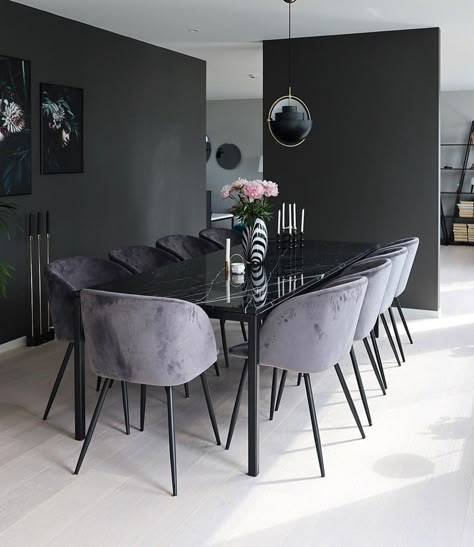 Take a look to some inspiring and luxury dining room lighting ideas. #moderndiningtables #TalissaDecor#exclusivedesign #diningroomdesign #diningrooms #diningroomsideas #diningroomlighting #lighting #diningroomfurniture Black Dining Room, Luxury Dining Room, Luxury Dining, Dining Room Inspiration, Dining Room Walls, Room Interior Design, Dining Room Lighting, Modern Dining Room, Dining Room Design