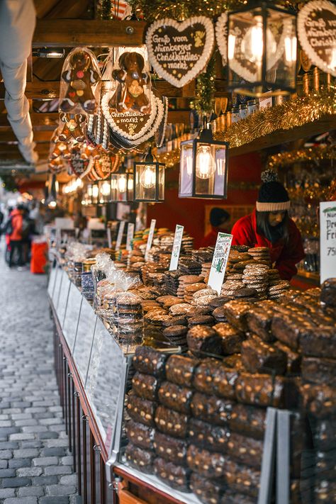 German Christmas Market Aesthetic, Christmas Market Ideas, White Christmas Home Decor, Nuremberg Christmas Market, Christmas In Germany, European Christmas, Black And White Christmas, German Christmas Markets, Christmas In Europe