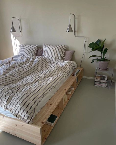 Platform Bedframe Diy, Japanese Wooden Bed Frame, Scandinavian Platform Bed, Low Rise Bed Frame, Floor Bed With Headboard, Bed Frame Small Bedroom, Wooden Bedframe Aesthetic, Wooden Crate Bed Frame, Japanese Style Bed Frame