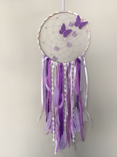 Handmade Dreamcatcher Diy, Dream Catcher Butterfly, Cute Dreamcatcher, Dream Catcher Ideas, Dream Catcher Purple, Butterfly Dream Catcher, Dreamcatcher Tutorial, Butterfly Dreamcatcher, Drátěná Socha