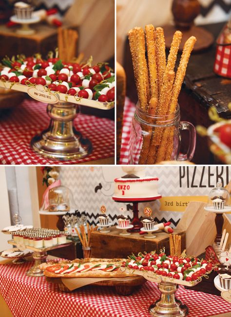 Adorable Italian Style Pizza Party {Kids Birthday} // Hostess with the Mostess® Italian Style Pizza, Italian Dinner Party Decorations, Pizza Party Birthday, Birthday Pizza, Italy Party, Italian Themed Parties, Fresh Pizza, Kids Pizza, Italian Dinner Party