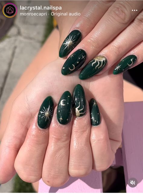 Yennefer Of Vengerberg Nails, Emerald Green Celestial Nails, Dark Green Celestial Nails, Hozier Nail Art, Emerald City Nails, Cottage Core Nail Ideas, Simple Green Acrylic Nails, Hozier Nails Ideas, Bookish Nails Book Lovers