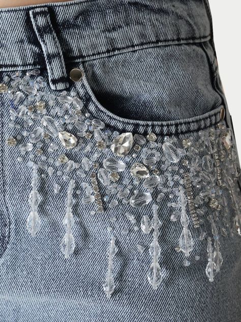 Beaded Shirt Outfit, Pearls On Jeans, Rhinestone Jeans Diy, Bedazzled Clothes Diy, Diy Beading Clothes, Bedazzled Clothes, Beaded Pants, Beaded Jeans, Pearl Jeans