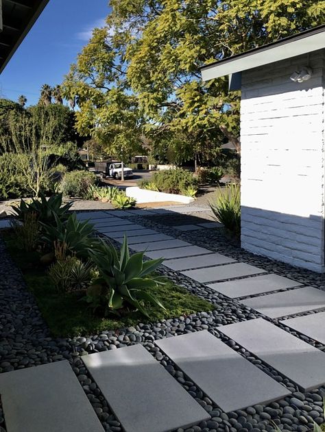 Large Concrete Pavers Front Yard, Walkway Pavers Ideas, Large Concrete Pavers, Concrete Pavers Walkway, Pavers Walkway, Paver Path, Front Landscape, Garden Pavers, Outdoor Pavers