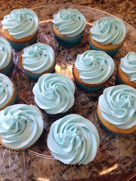 Cupcakes With Light Blue Frosting, Pale Blue Cupcakes, Light Blue Cupcakes Birthday, Light Blue Cupcakes, Turquoise Cupcakes, Spirit Baby, 15th Birthday Party Ideas, Goodbye Party, Elegant Cupcakes