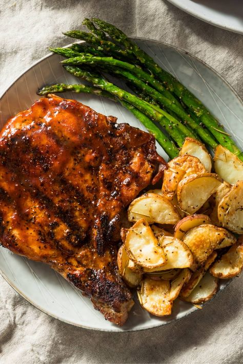 Barbecue Pork Chops, Garlic Pork Chops, Honey Garlic Pork, Pork Chop Recipes Grilled, Honey Garlic Pork Chops, Glazed Pork Chops, Slow Cooker Pork Chops, Glazed Pork, Juicy Pork Chops