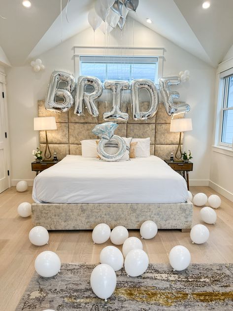 Bachelorette Party Hotel Room, Bachelorette Party Hotel, Hotel Bachelorette Party, Luxury Bachelorette Party, Bridal Suite Decor, Hotel Room Decoration, Classy Bachelorette Party, Bachelorette Balloons, Luxury Bachelorette