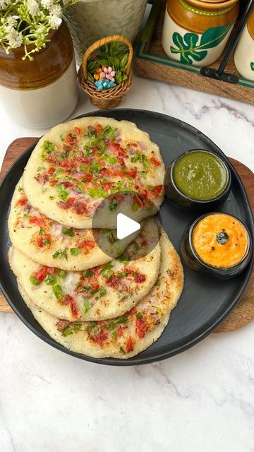 Easy Uttapam Recipe, Rawa Uttapam Recipe, Uttapam Recipe Indian Breakfast, Instant Uttapam Recipe, Easy South Indian Breakfast Recipes, Suji Uttapam Recipe, Uttam Recipe, Rava Recipes Indian Breakfast, Suji Breakfast Recipes