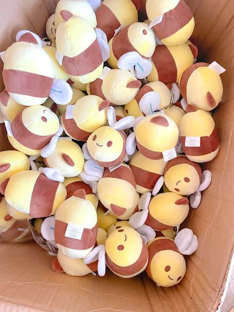 Bee Keychain, Aesthetic Health, Tattoo Health, Pastel Cupcakes, Cute Squishies, Bee And Puppycat, Bee Tattoo, Kawaii Plush, Kawaii Plushies